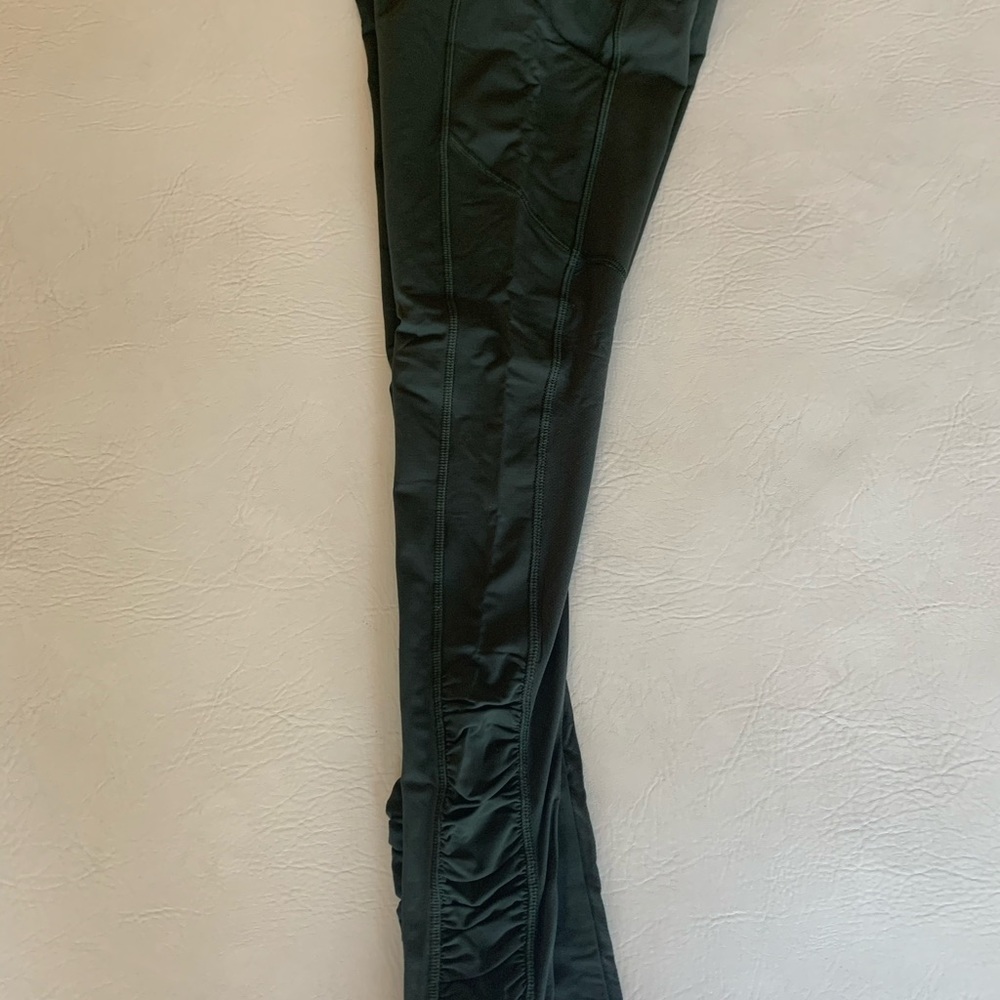 Hunter green size 6 lululemon Nulux